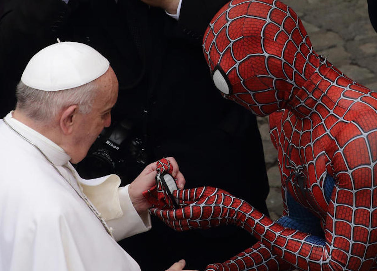 Roma, papa Francesco incontra Spiderman in Vaticano Roma, papa Francesco incontra Spiderman in Vaticano