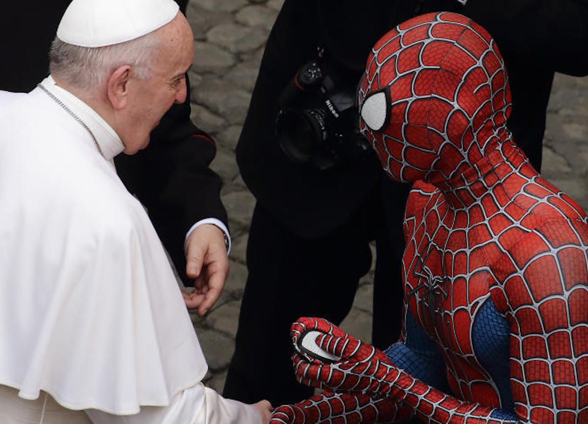 Roma, papa Francesco incontra Spiderman in Vaticano Roma, papa Francesco incontra Spiderman in Vaticano