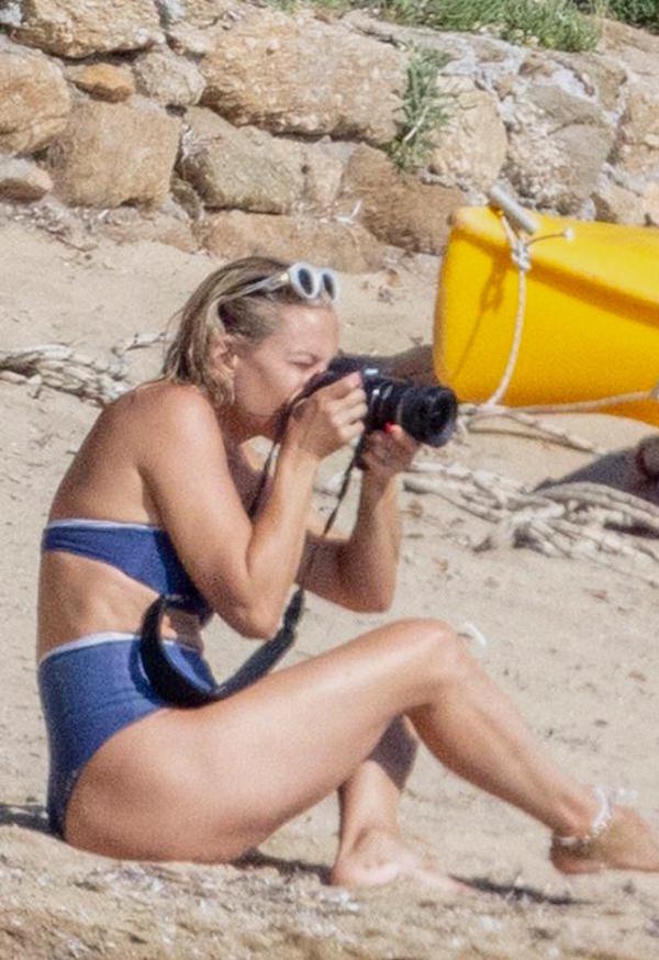  Grecia,Skiathos,Kate Hudson fa foto alla famiglia per ricordare le vacanze