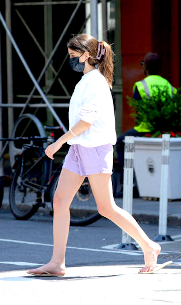 New York,Suri Cruise, 15 anni , ormai è alta come la mamma Katie Holmes