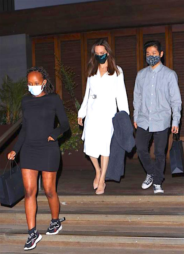 Los Angeles, Angelina Jolie a a cena con Zahara e Pax per il suo diploma