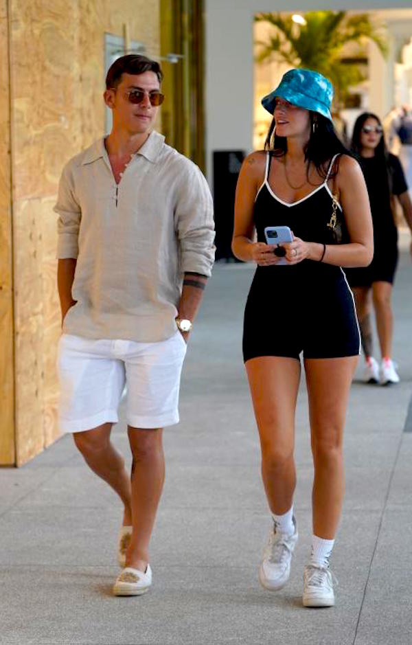 Miami, il calciatore Paulo Dybala fa shopping con la fidanzata Oriana Sabatini