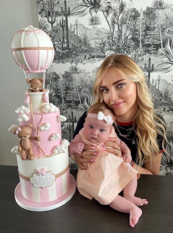 Chiara Ferragni e Fedez festeggiano La Piccola Vittoria che compie 3 mesi Chiara Ferragni e Fedez festeggiano La Piccola Vittoria che compie 3 mesi