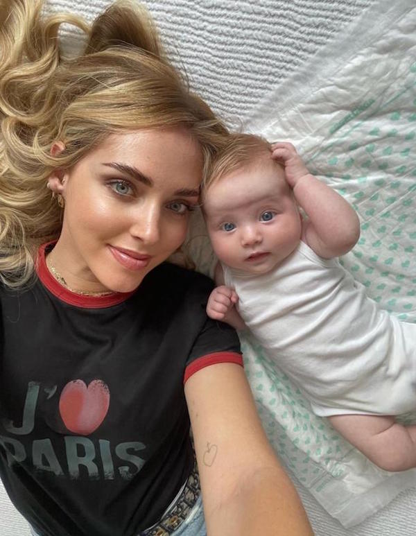 Chiara Ferragni e Fedez festeggiano La Piccola Vittoria che compie 3 mesi Chiara Ferragni e Fedez festeggiano La Piccola Vittoria che compie 3 mesi