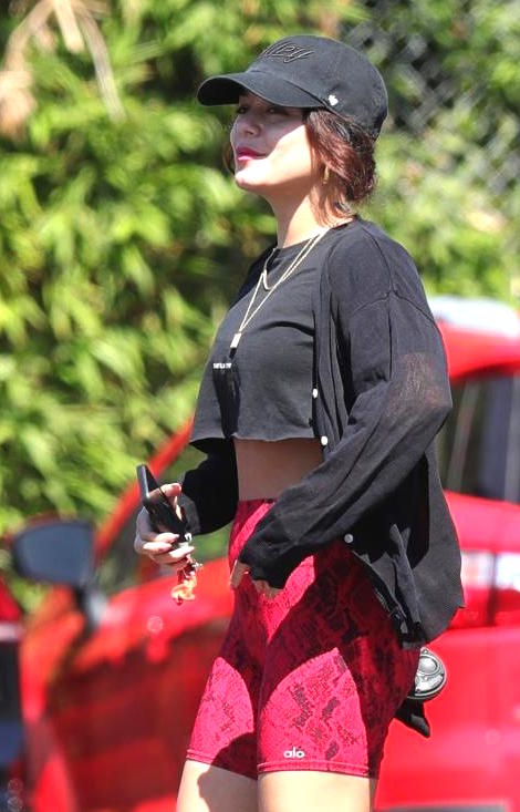 Los Angeles, Vanessa Hudgens look da palestra .... animalier!