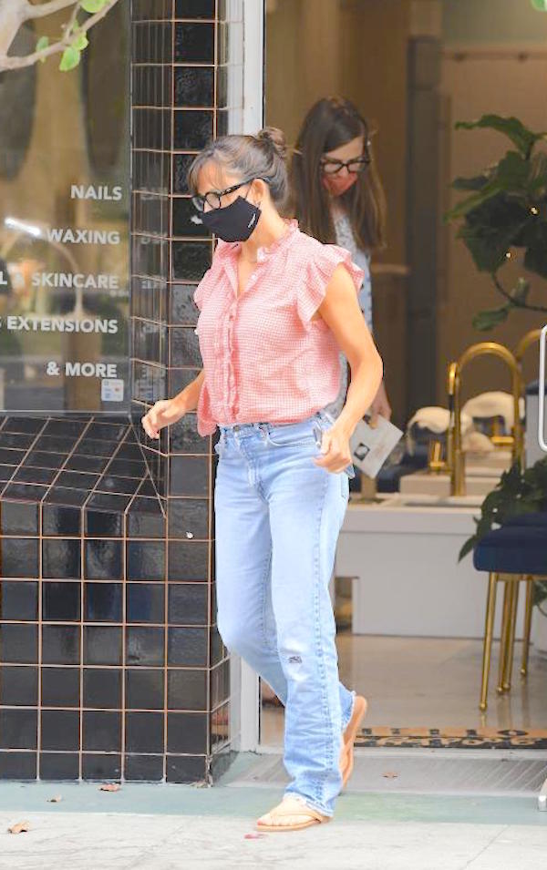 los angeles , Jennifer Garner  e la figlia Violet ,insieme a farsi pedicure e manicure 