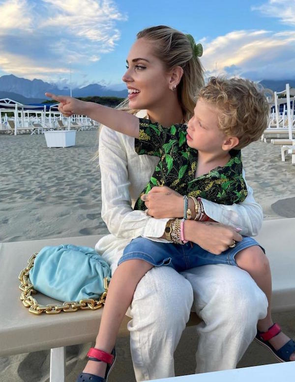 Forte dei Marmi: Chiara Ferragni in vacanza con i figli Leone e Vittoria Forte dei Marmi: Chiara Ferragni in vacanza con i figli Leone e Vittoria