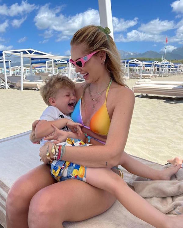 Forte dei Marmi: Chiara Ferragni in vacanza con i figli Leone e Vittoria Forte dei Marmi: Chiara Ferragni in vacanza con i figli Leone e Vittoria