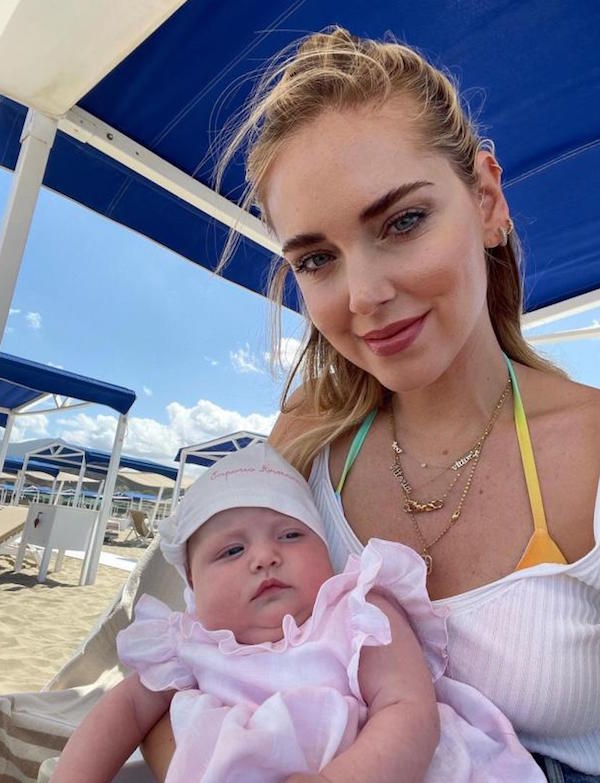 Forte dei Marmi: Chiara Ferragni in vacanza con i figli Leone e Vittoria Forte dei Marmi: Chiara Ferragni in vacanza con i figli Leone e Vittoria