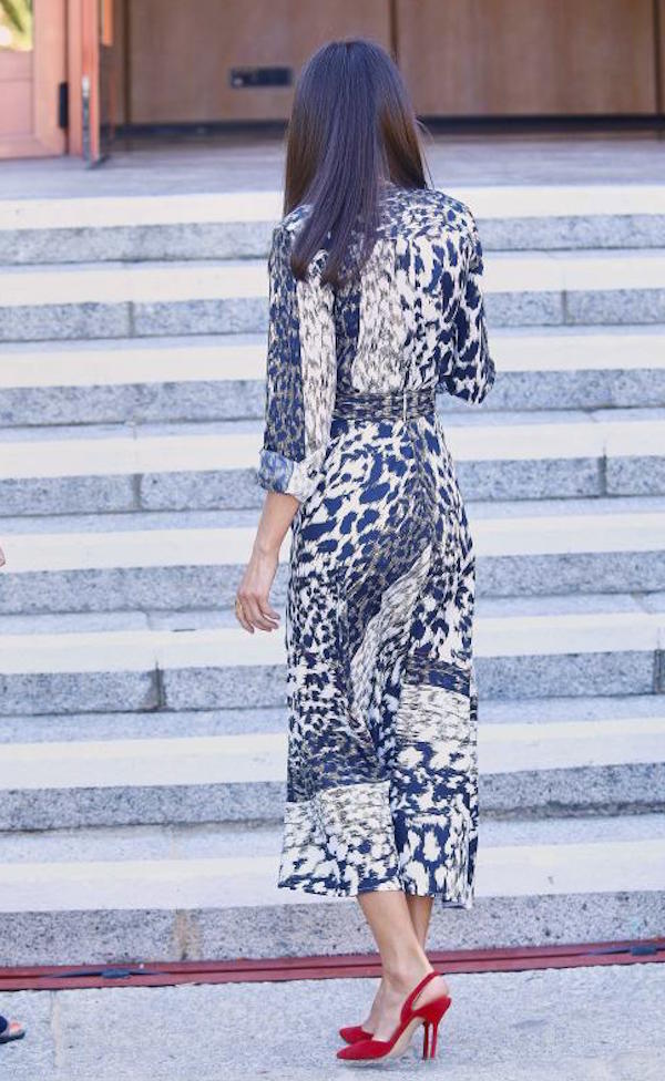 Spagna:Letizia Ortiz, abito animalier di Victoria Beckman, decolte' C.Herrera 