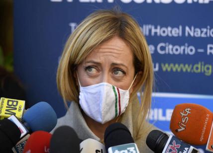 Giorgia Meloni si vaccina "ma senza foto". Su Draghi e il ritorno di Arcuri...