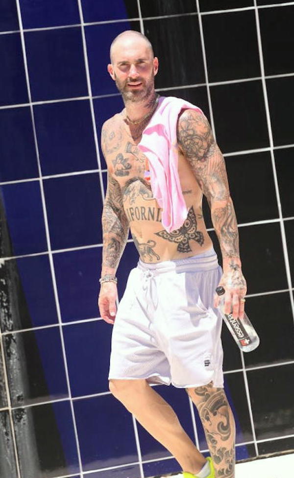 Miami Beah, Adam Levin mostra il suo fisico e i tatuaggi dopo l'allenamento 