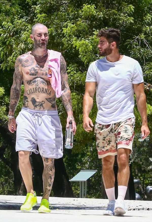 Miami Beah, Adam Levin mostra il suo fisico e i tatuaggi dopo l'allenamento 