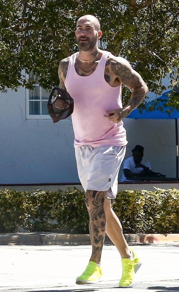 Miami Beah, Adam Levin mostra il suo fisico e i tatuaggi dopo l'allenamento 