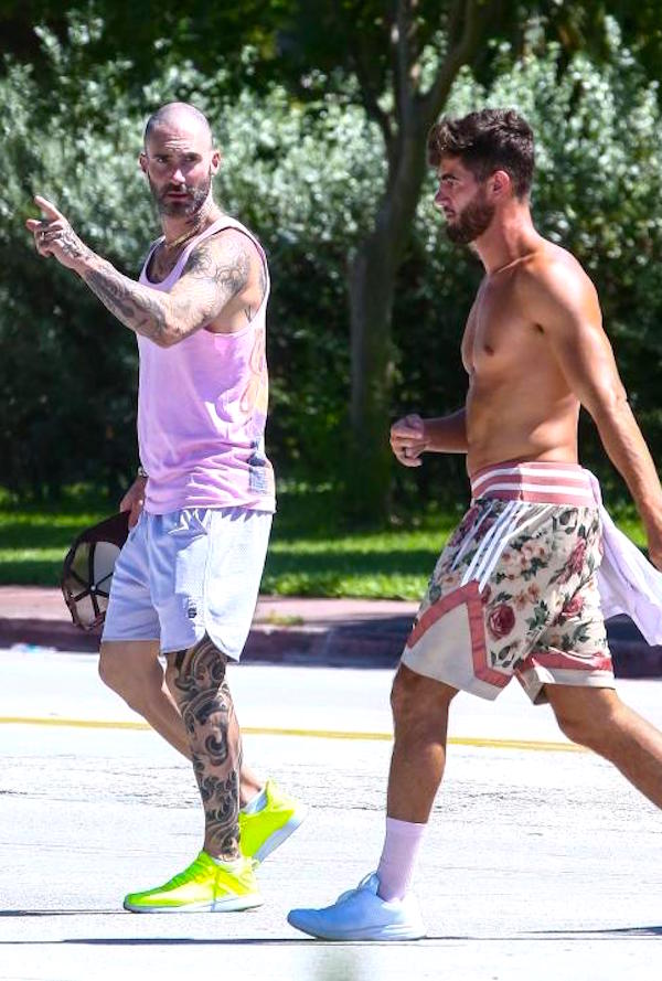 Miami Beah, Adam Levin mostra il suo fisico e i tatuaggi dopo l'allenamento 