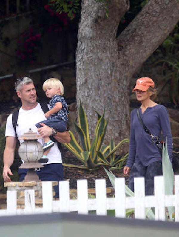 California,Renee Zellweger,Ant Anstead, cons uo figlio Archie fanno sul serio