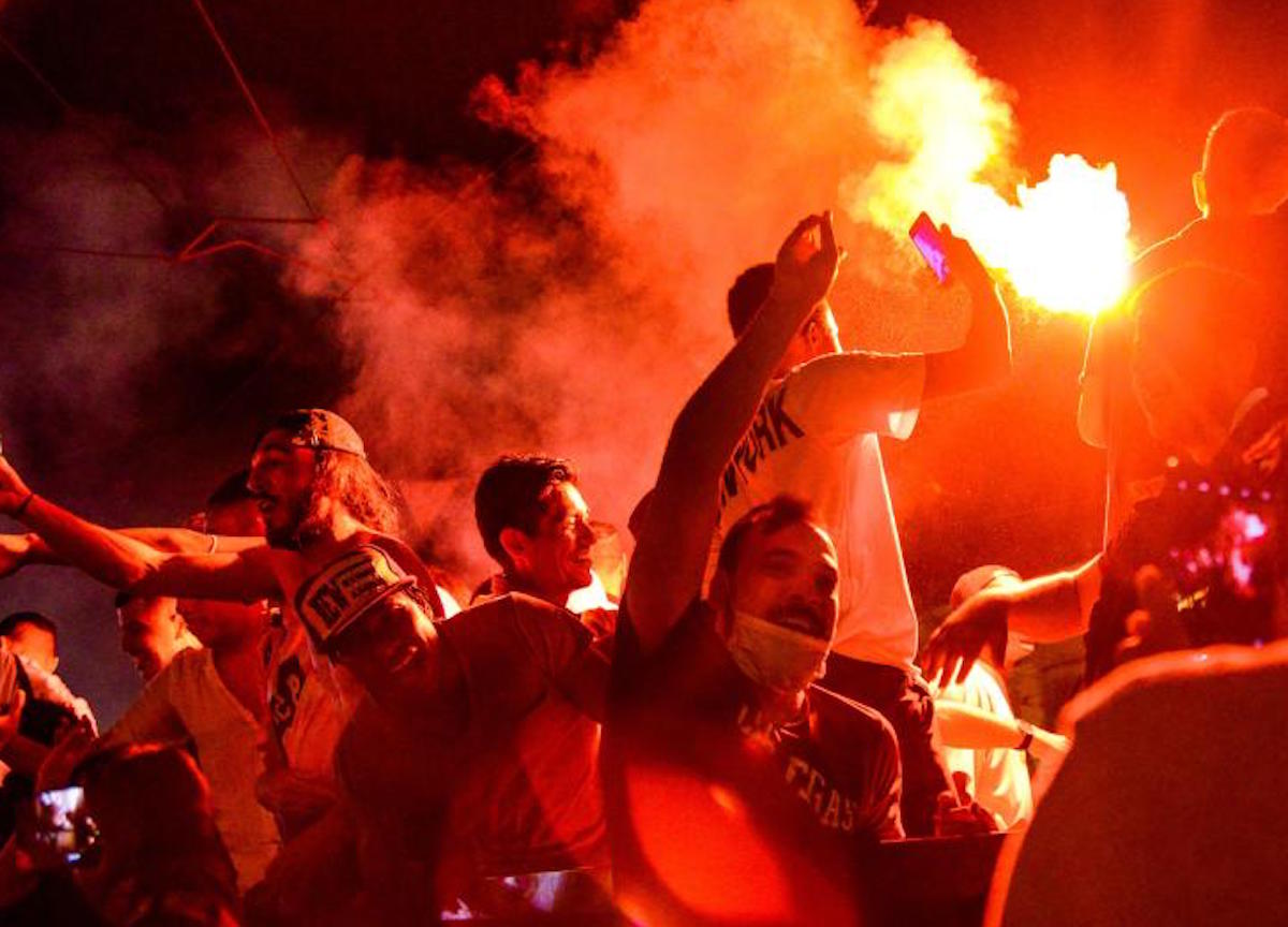 Tifosi festeggiano in Italia e nel mondo la vittoria dell Italia euro 2020