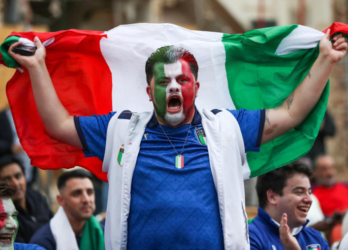 Tifosi festeggiano in Italia e nel mondo la vittoria dell Italia euro 2020