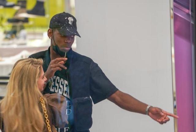 Miami,il giocatore  Paul Pogba shopping con la fidanzata Maria Zulay Salaues