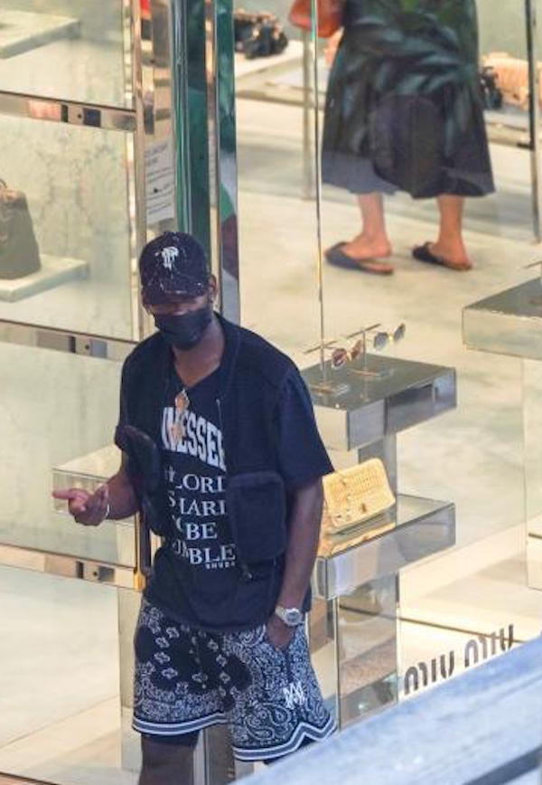 Miami,il giocatore  Paul Pogba shopping con la fidanzata Maria Zulay Salaues