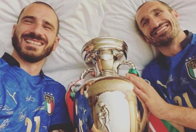 gli azzurri al rientro da Wembley