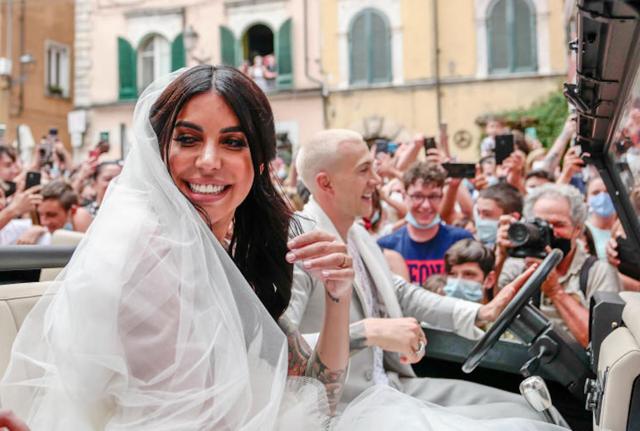 Carrara, Matrimonio di Federico Bernardeschi e Veronica Ciardi presso il Duomo
