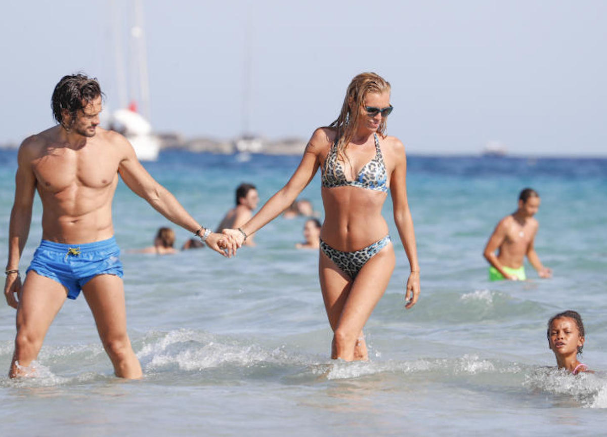 ibiza,Esher Canadas,musa diJ.PGautier ,vacanza con la figlia Galina e compagno