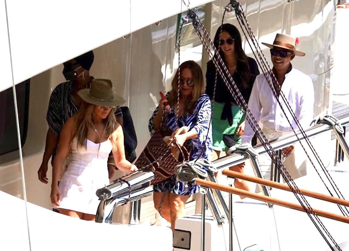 Jennifer Lopez,con un mega yacht fa tappa a Montecarlo prima di andare a Capri