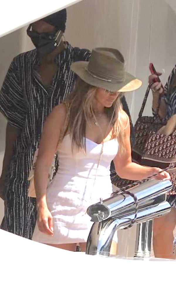 Jennifer Lopez,con un mega yacht fa tappa a Montecarlo prima di andare a Capri