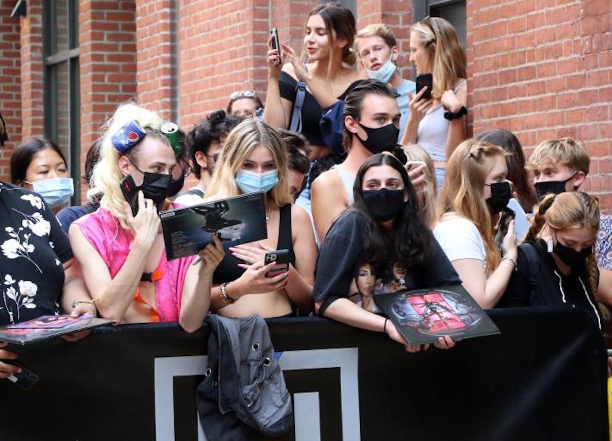 New  York, Lady Gaga,lascia lo studio di registrazione ed e' accolta dai fans