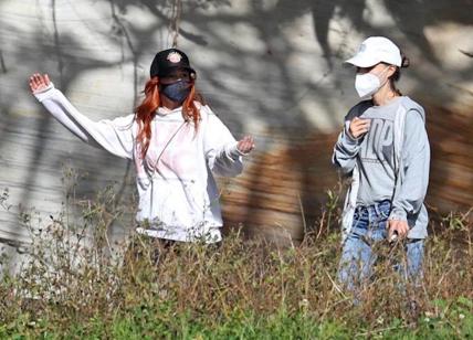 Sydney, Natalie Portman e Isla Fisher passeggiata mattutina nei boschi