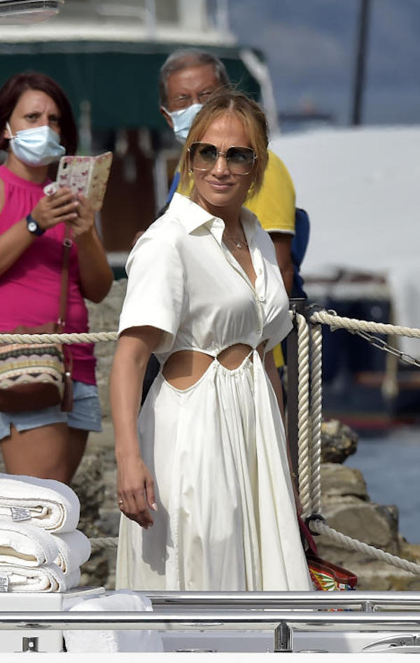 Portofino, Jennifer Lopez passeggiata in piazzetta e cena con amici
