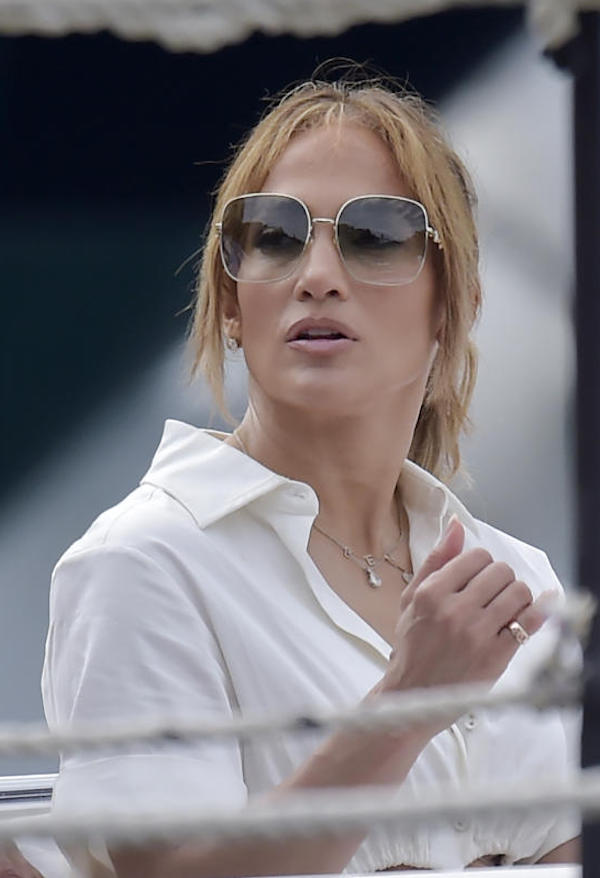 Portofino, Jennifer Lopez passeggiata in piazzetta e cena con amici