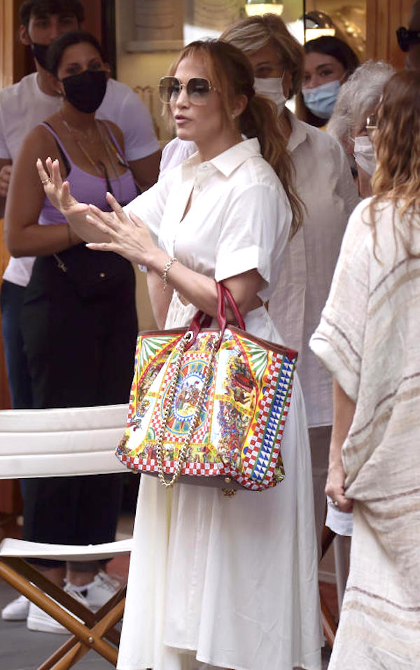 Portofino, Jennifer Lopez passeggiata in piazzetta e cena con amici