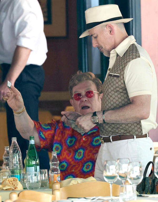 Portofino,Elton John , affaticato ,e il marito David Furnish con i figli