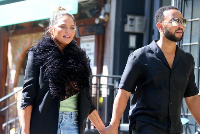 John Legend e la fidanzata Chrissy Teigen a passeggio a New YorK city