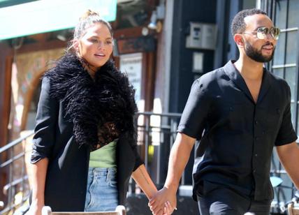 John Legend e la fidanzata Chrissy Teigen a passeggio a New YorK city