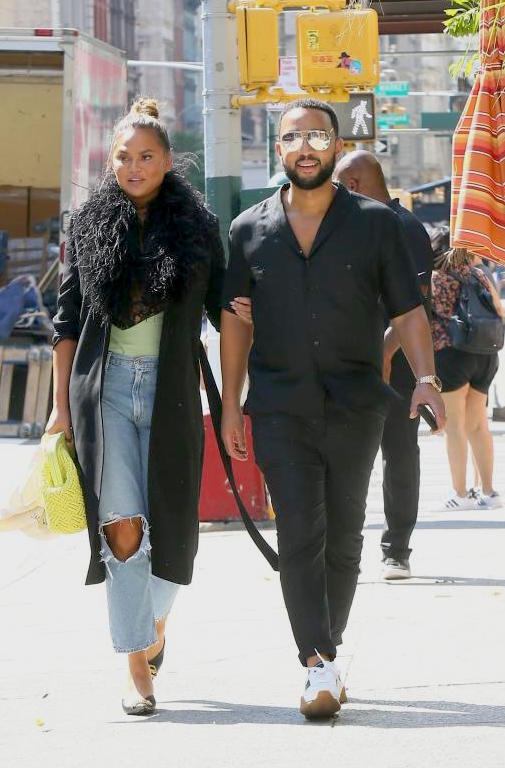 John Legend e la fidanzata Chrissy Teigen a passeggio a New YorK city