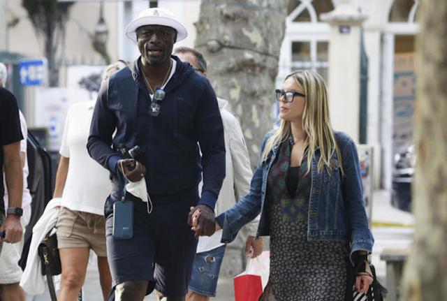 St. Tropez ,Seal e la sua compagna passeggiano affiatati per la cittadina
