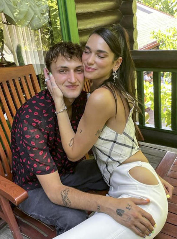 Dua Lipa , In vacanza in Albania a Kep Merli con il fidanzato Anwar Hadid