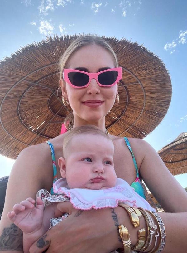 Chiara Ferragni,Il marito Fedez con Leone e Vittoria in vacanza in Sardegna Chiara Ferragni,Il marito Fedez con Leone e Vittoria in vacanza in Sardegna