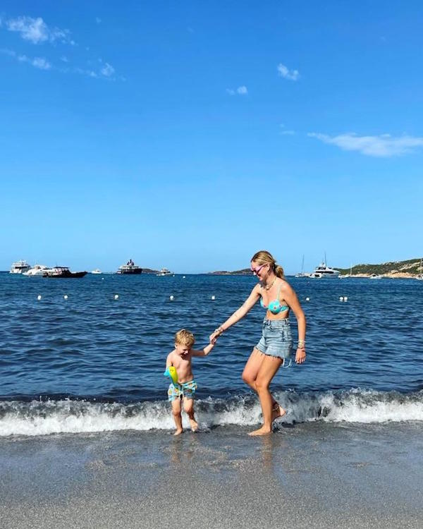 Chiara  Ferragni,Il marito Fedez con Leone e Vittoria in vacanza in Sardegna 