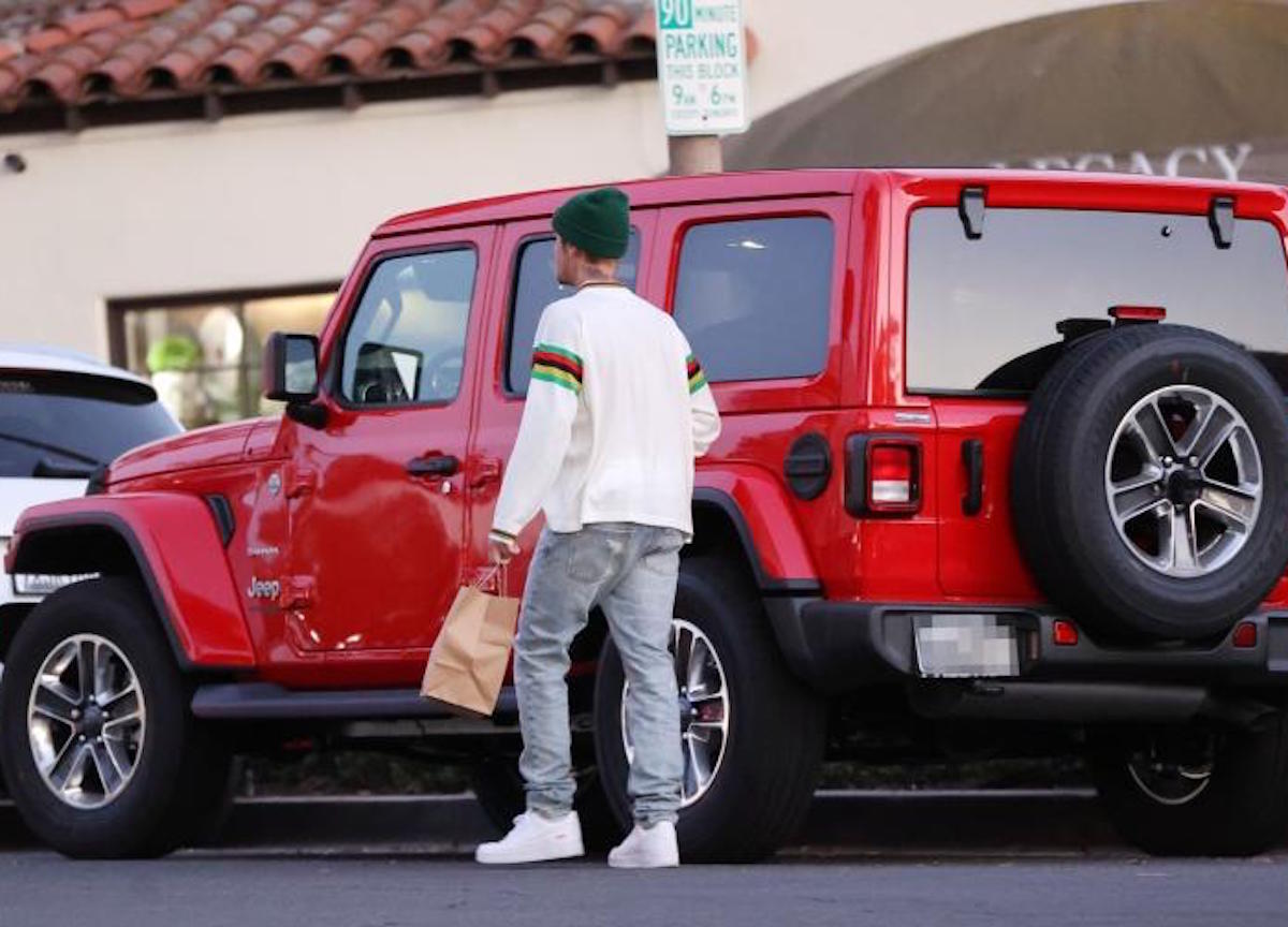 Montecito,Justin and Hailey Bieber comprano una pizza da asporto 