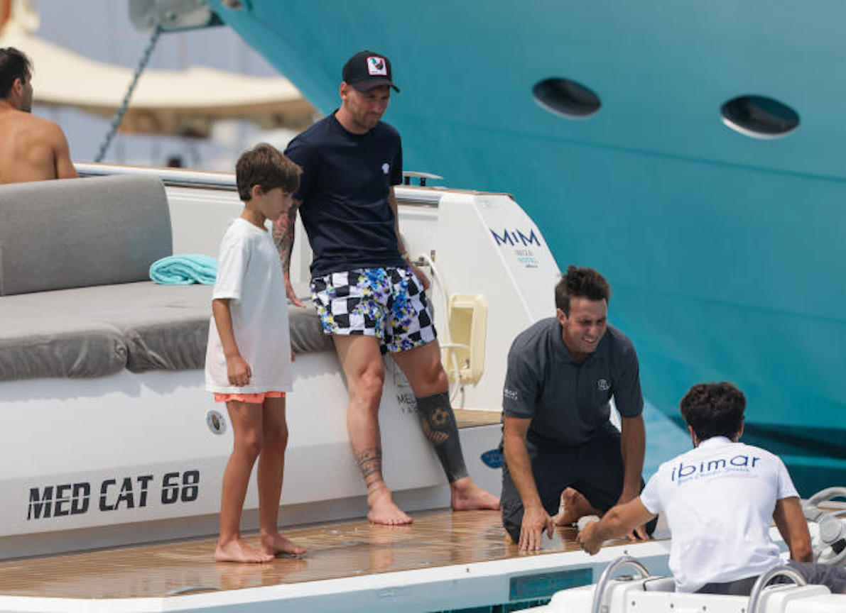 Ibiza , ultimo giorno di vacanza per Leo Messi  Luis Suarez e Cesc Fabregas 