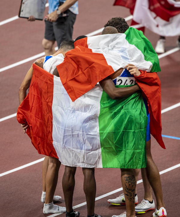 Olimpiadi, la staffetta italiana  4X100 maschile vince la Medagia D'oro 