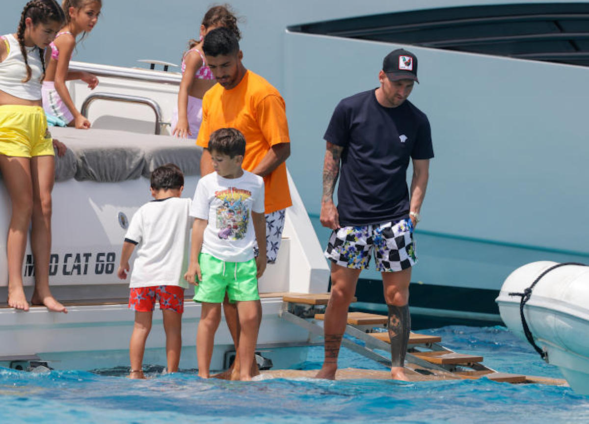Ibiza , ultimo giorno di vacanza per Leo Messi  Luis Suarez e Cesc Fabregas 