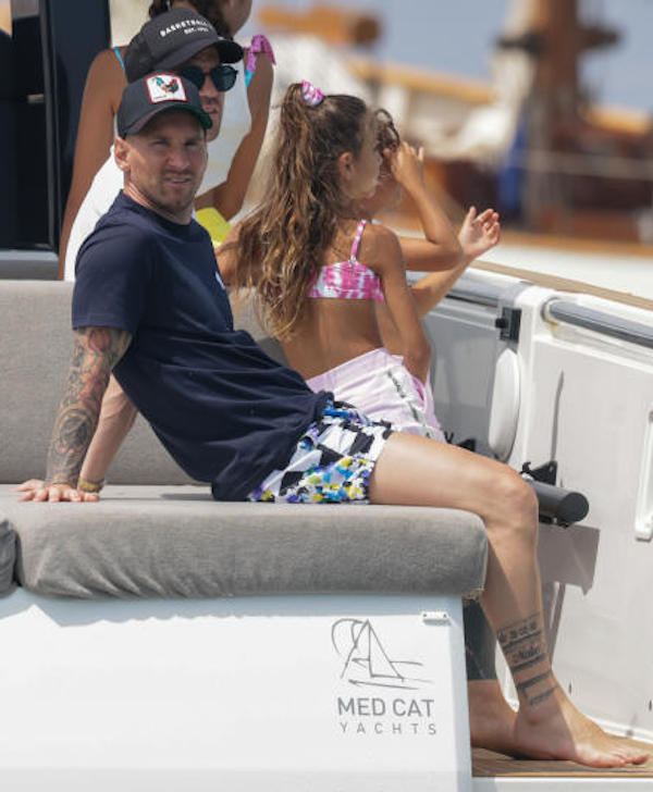 Ibiza , ultimo giorno di vacanza per Leo Messi  Luis Suarez e Cesc Fabregas 