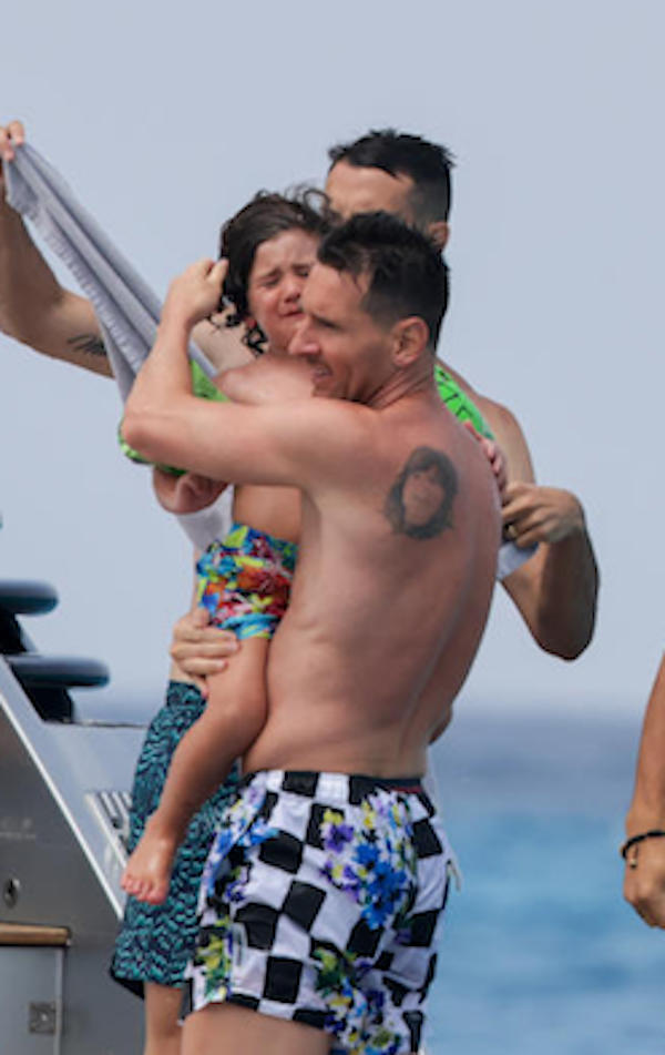 Ibiza , ultimo giorno di vacanza per Leo Messi  Luis Suarez e Cesc Fabregas 