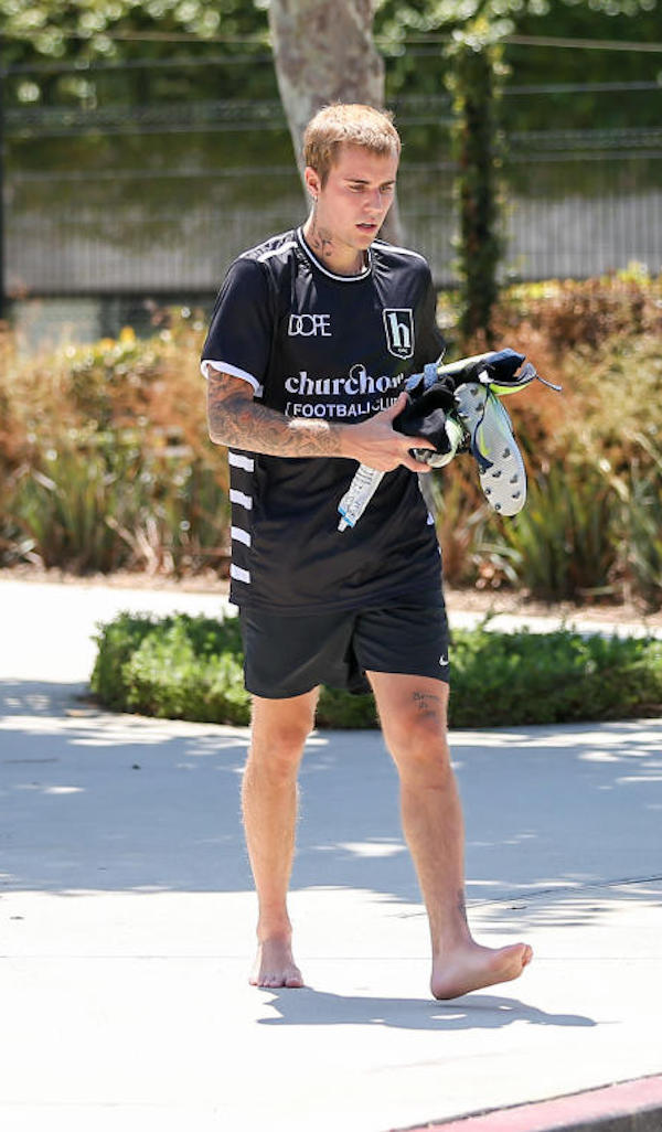 Los Angeles Justin Bieber impegnato in una partita di calcio 