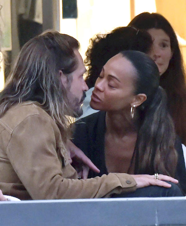 Portofino, Zoe Saldana con il marito Marco Perego ,cena tra baci e carezze 